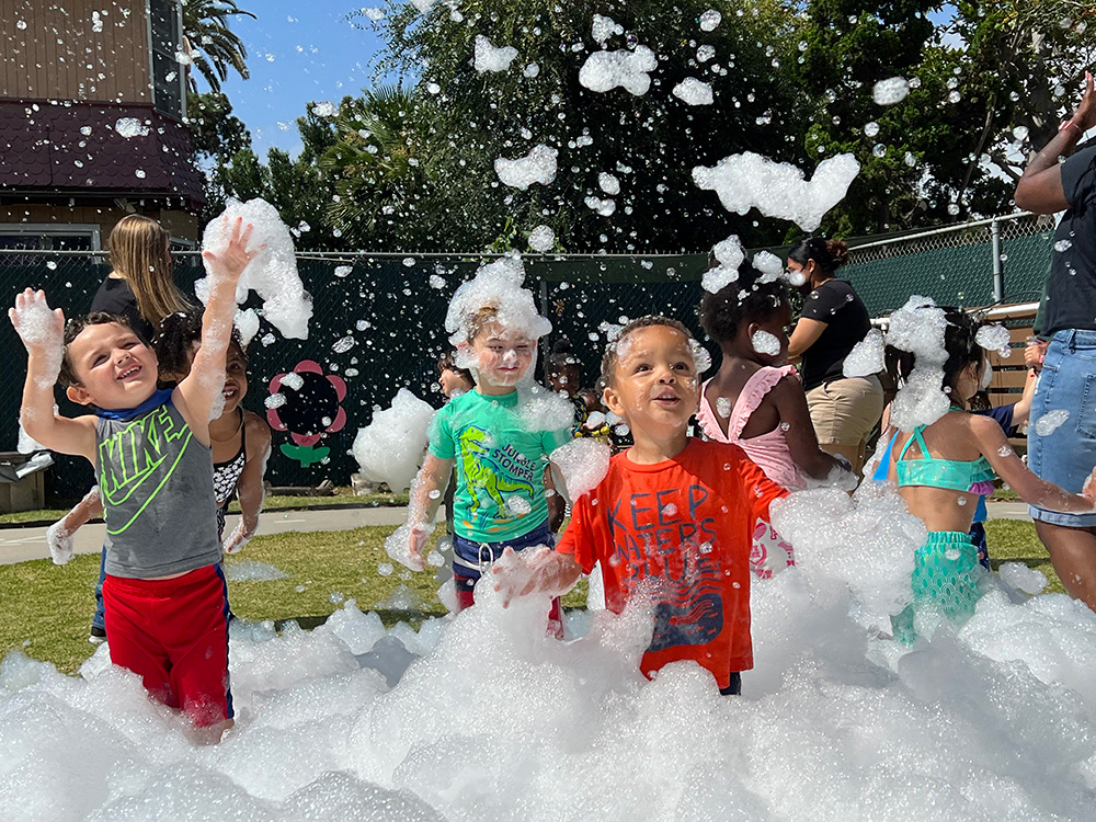 Group_Foam_Day_pic-small.jpg
